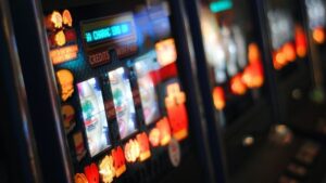 Read more about the article How Do Slot Machines Work: A Betting Guide for Beginners