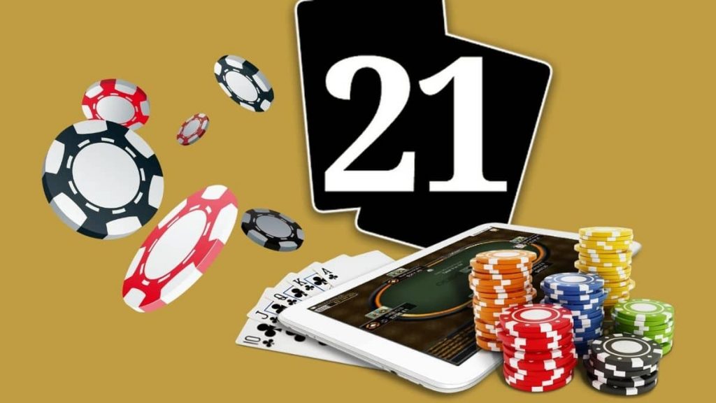 What is the basic card counting strategy for advantage players?